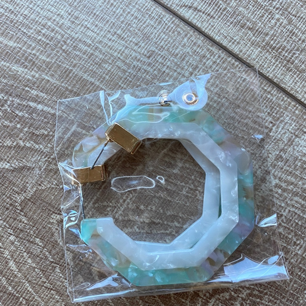 Green Large Tortoise Shell Hexagon Hoop Earring - Picture 2 of 2